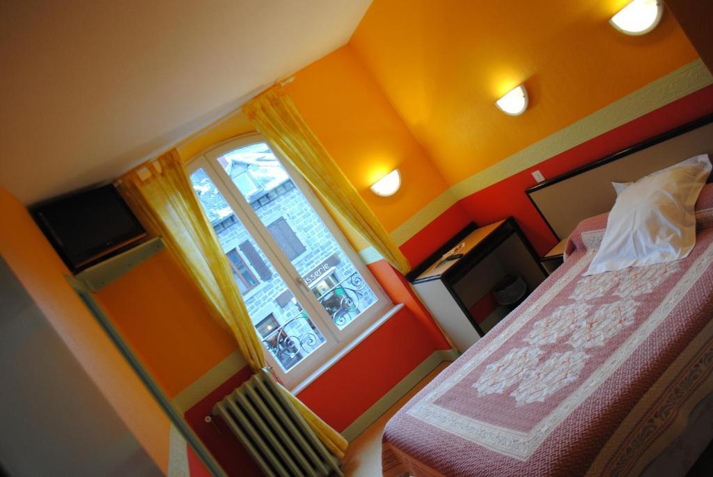 Hotel Des Voyageurs Chez Betty Neussargues en Pinatelle Habitación foto